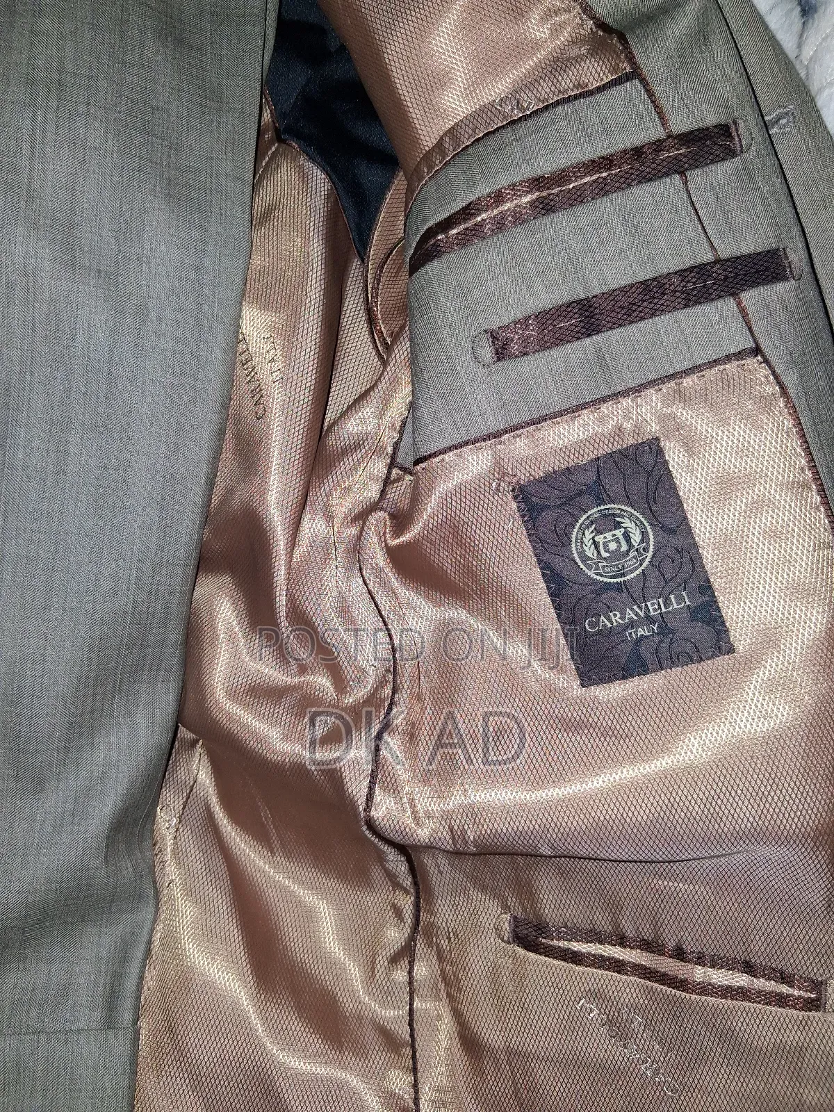 Caravelli Italy Three Button Suit