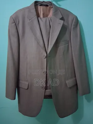 Caravelli Italy Three Button Suit