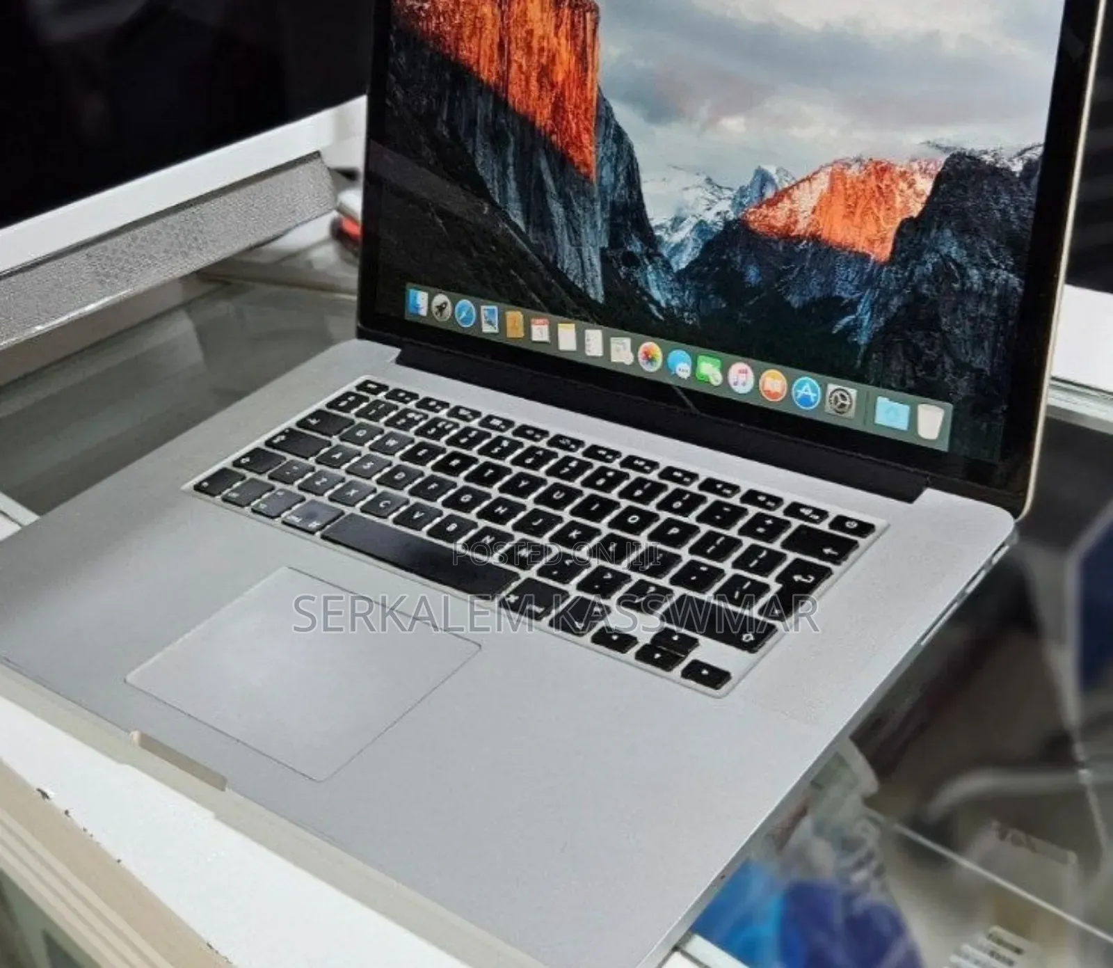 New Laptop Apple MacBook Pro 2015 16GB Intel Core i7 SSD 256GB