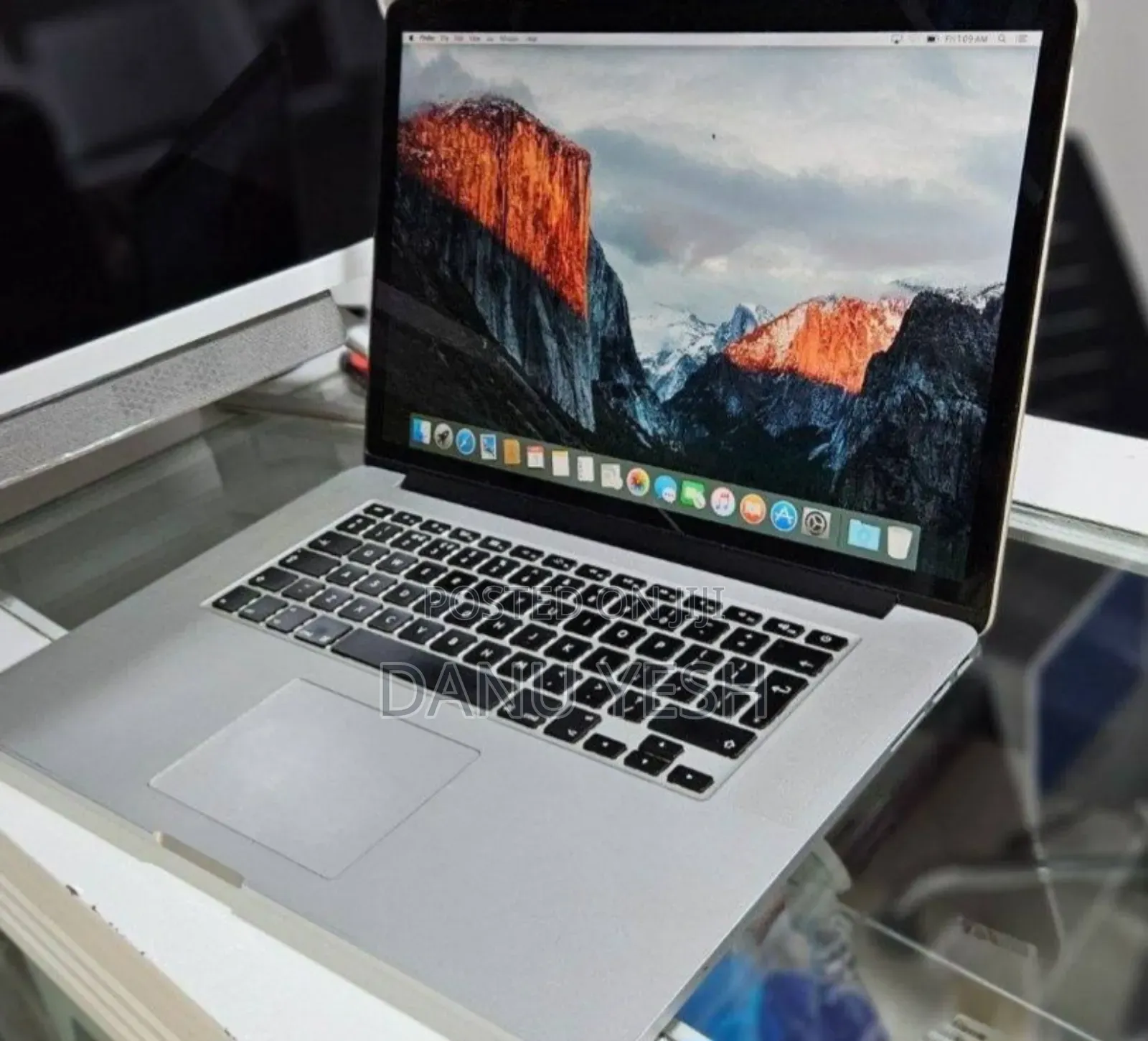New Laptop Apple MacBook Pro 2015 16GB Intel Core i7 SSD 256GB