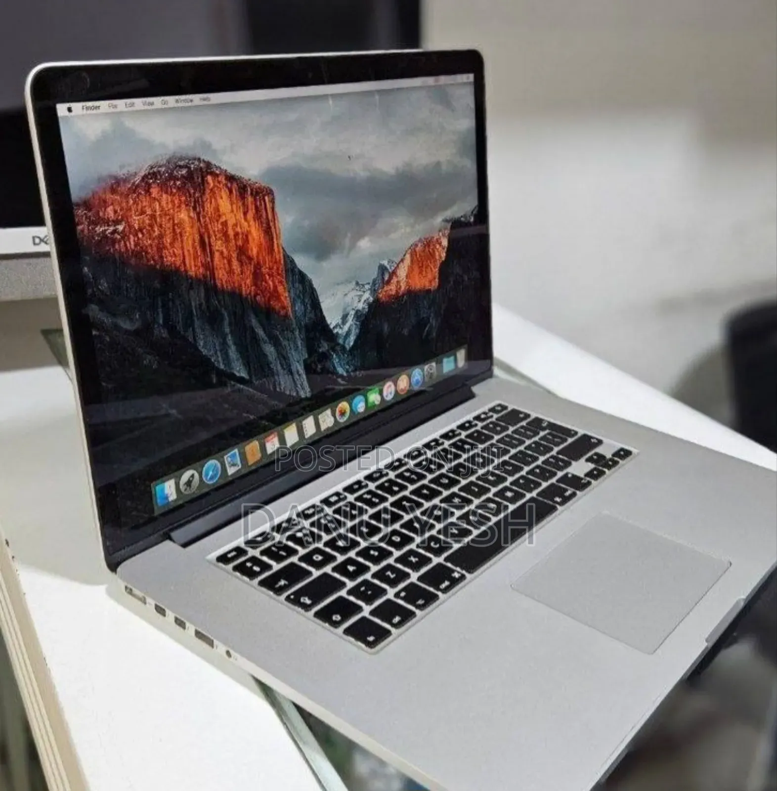 New Laptop Apple MacBook Pro 2015 16GB Intel Core i7 SSD 256GB