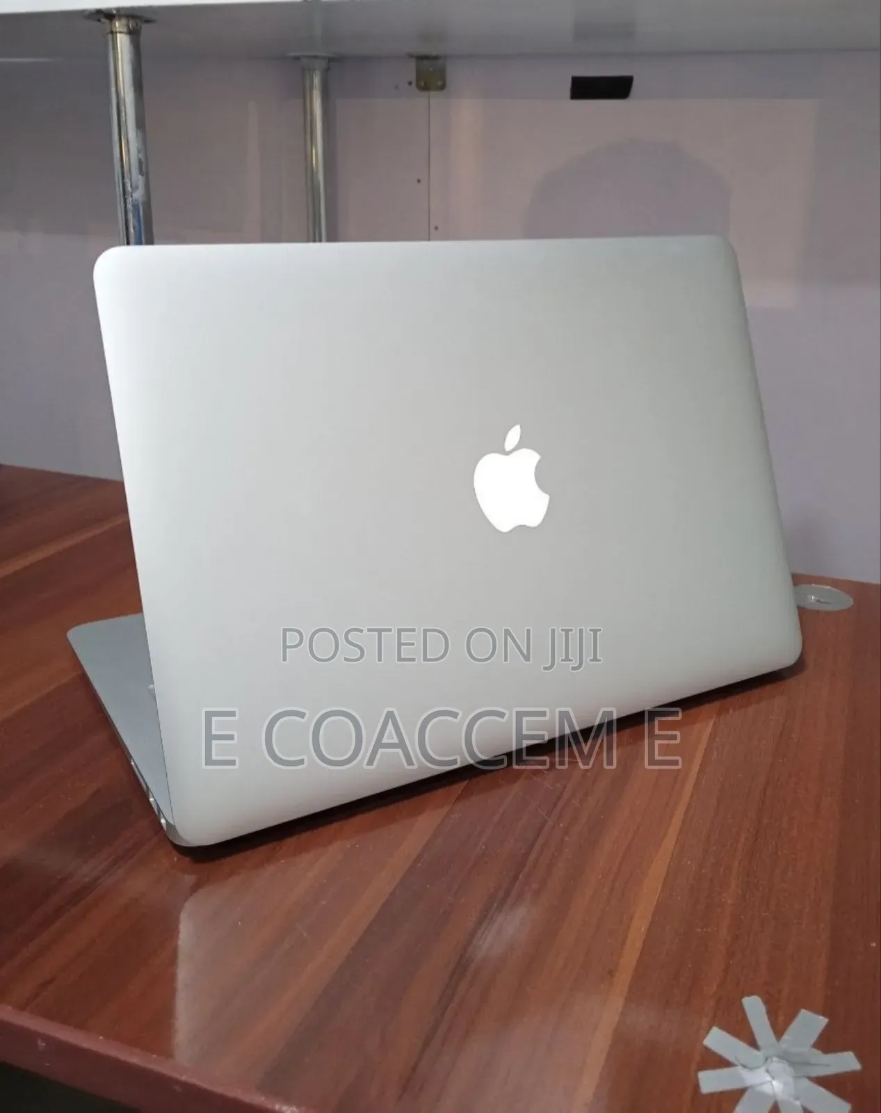 New Laptop Apple MacBook 8GB Intel Core i5 SSD 256GB