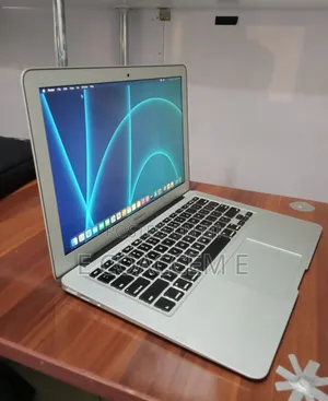 New Laptop Apple MacBook 8GB Intel Core i5 SSD 256GB