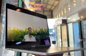 New Laptop Apple MacBook Pro 2018 8GB Intel Core i5 SSD 256GB