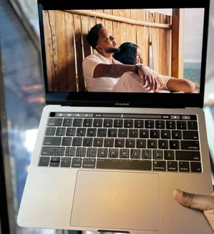 New Laptop Apple MacBook Pro 2018 8GB Intel Core i5 SSD 256GB