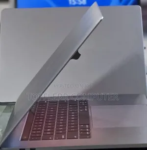 New Laptop Apple MacBook Pro 2019 16GB Intel Core i7 SSD 512GB