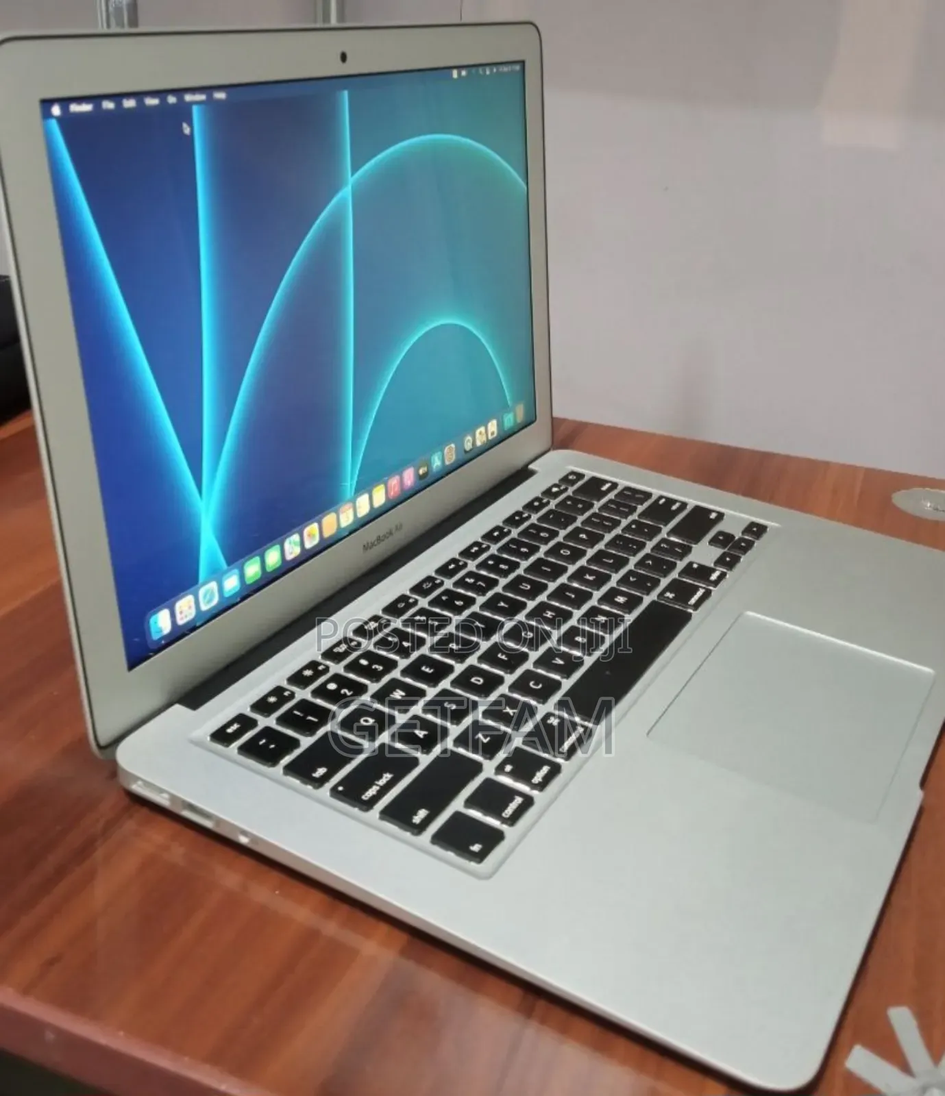 New Laptop Apple MacBook 2015 8GB Intel Core i5 SSD 256GB