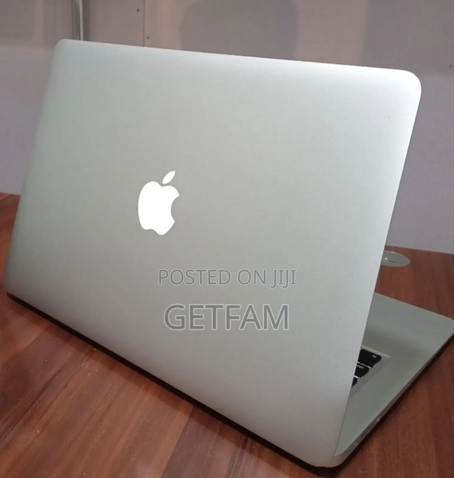 New Laptop Apple MacBook 2015 8GB Intel Core i5 SSD 256GB