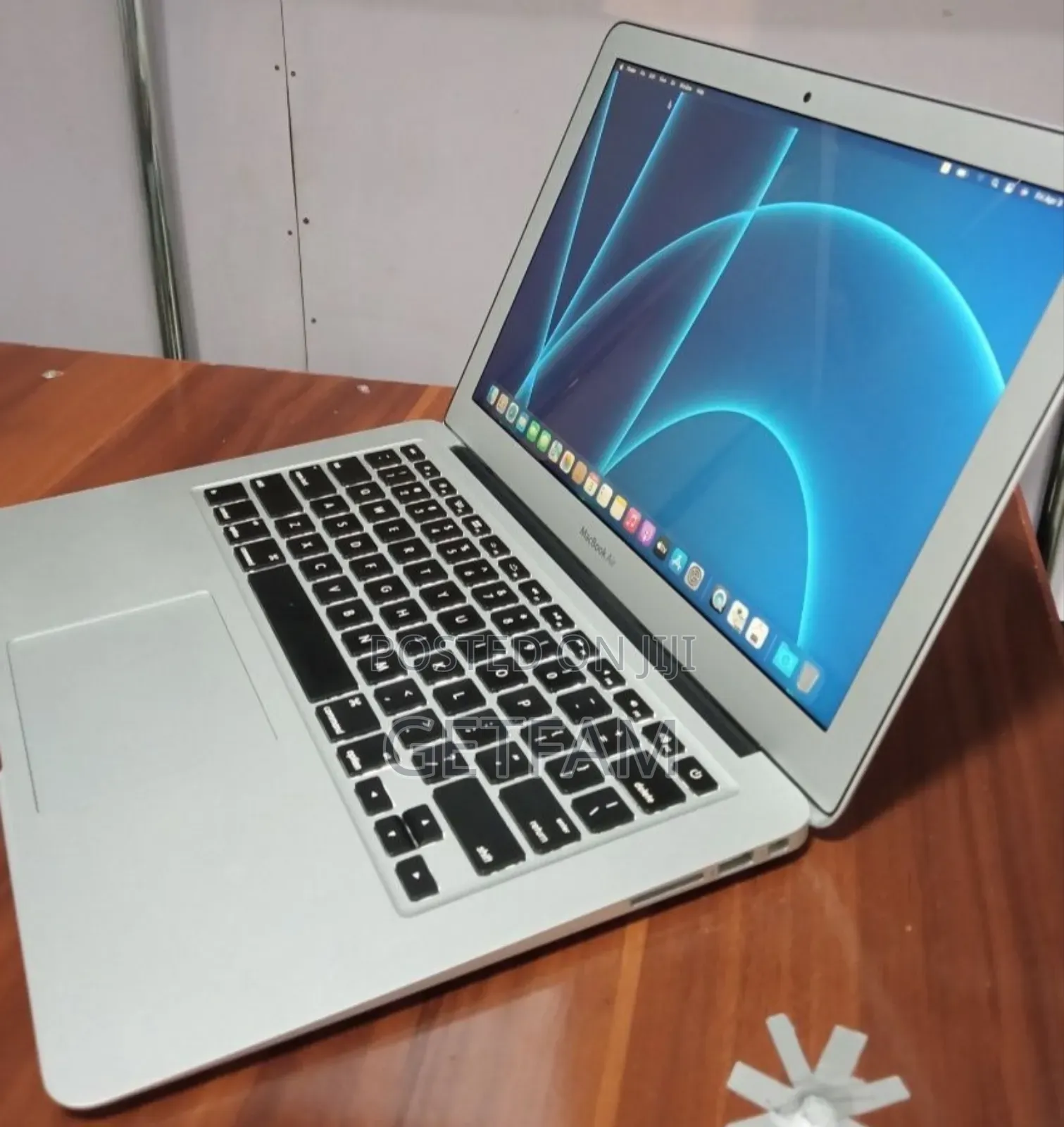 New Laptop Apple MacBook 2015 8GB Intel Core i5 SSD 256GB