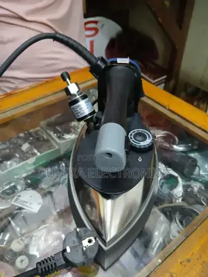 Silver Star Es-300 Gravity Feed Steam Iron. It Operates at 220 Volts