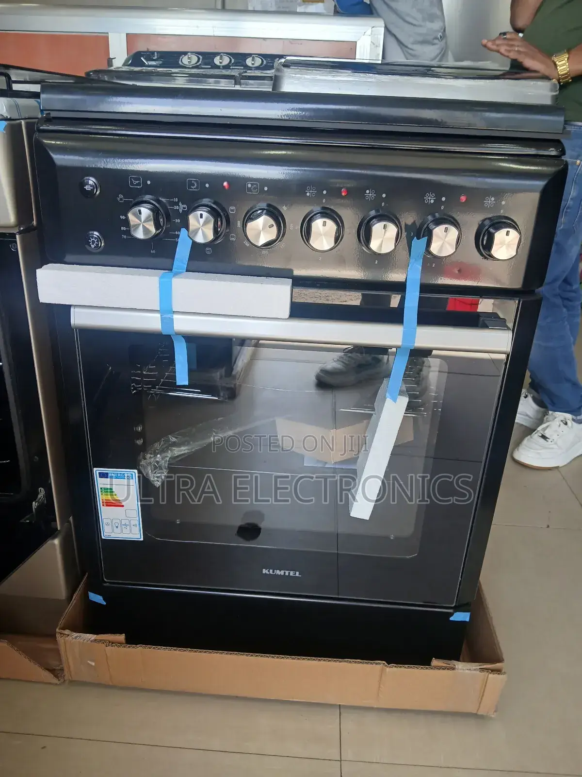 Kumtel 60x60 Freestanding Cooker With a Black Finish. 4 Electronic
