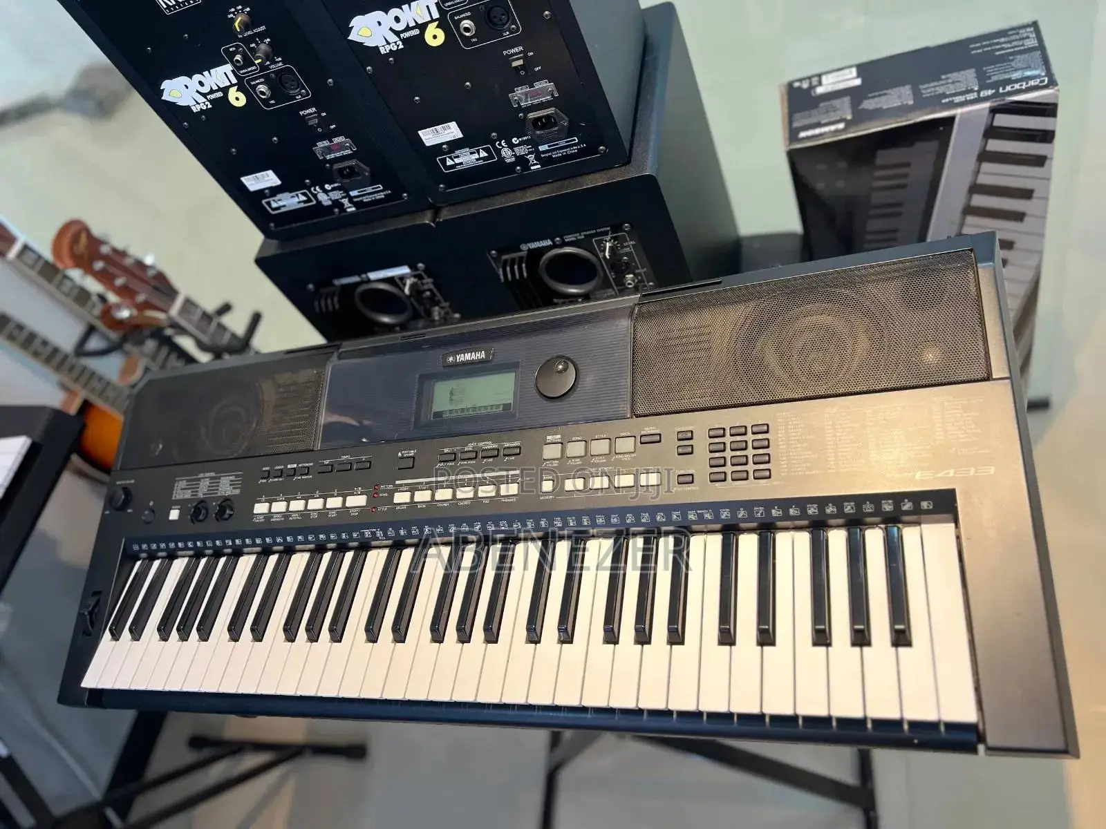 Yamaha PSR E433 Piano Keyboard