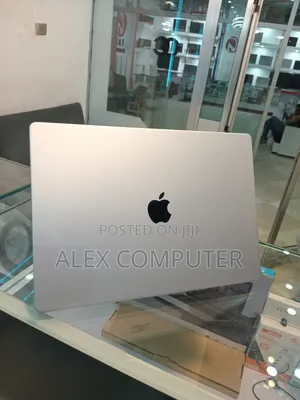 New Laptop Apple MacBook Pro 32GB Apple M1 Max SSD 1T