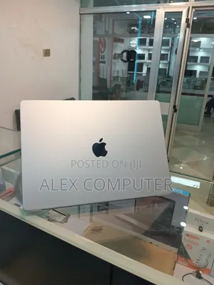 New Laptop Apple MacBook Pro 32GB Apple M1 Max SSD 1T