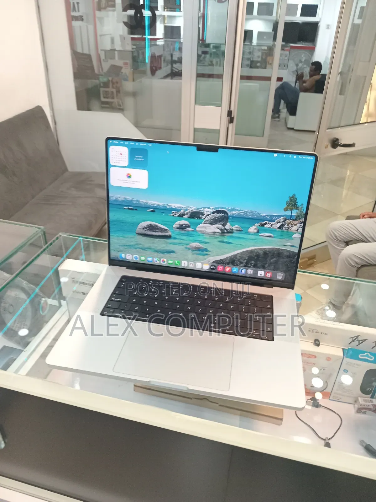 New Laptop Apple MacBook Pro 32GB Apple M1 Max SSD 1T