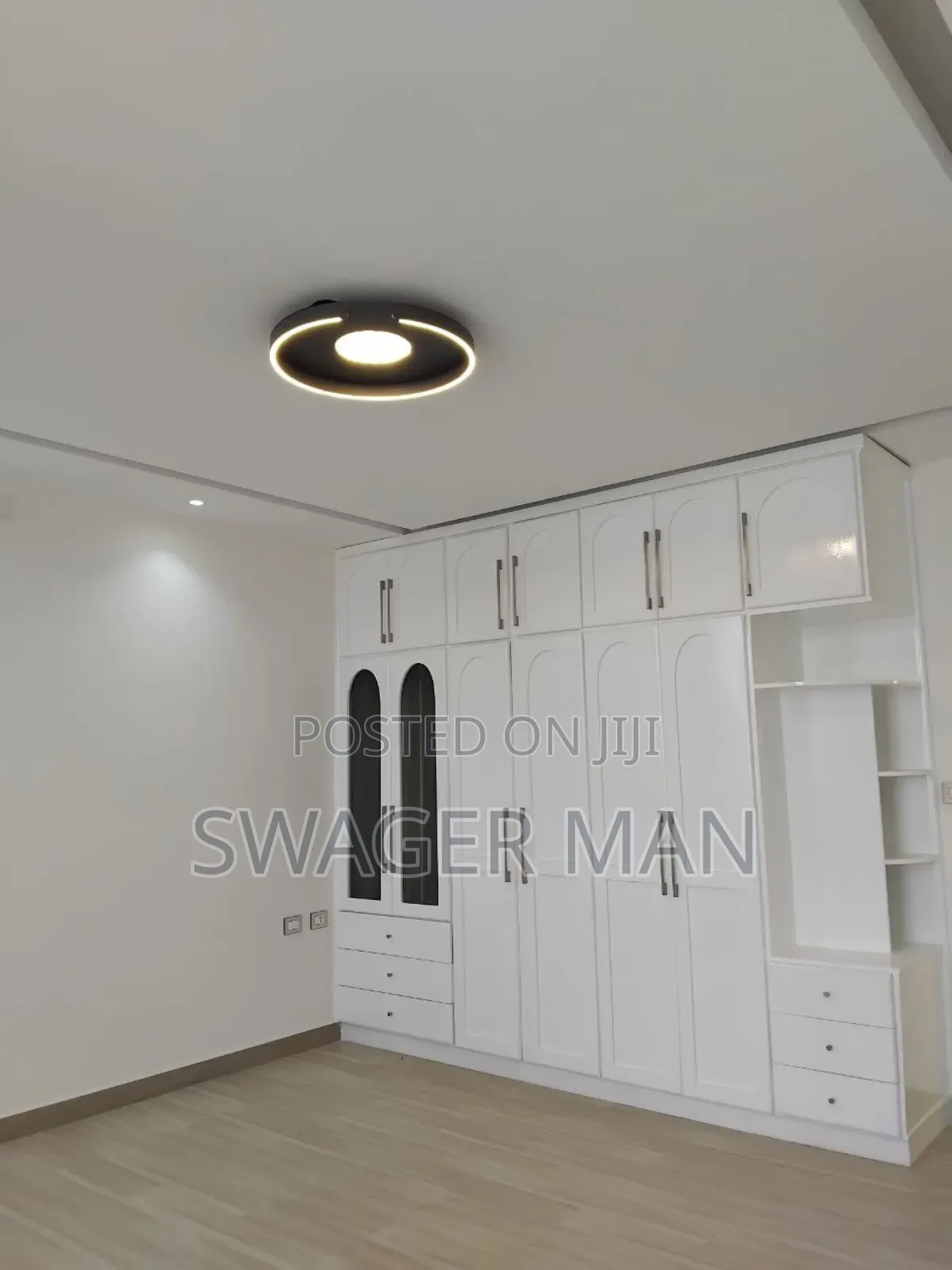 Furnished 10bdrm Townhouse/Terrace in Ayat, Yeka for sale