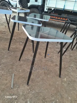 Table (ጠረፔዛ)