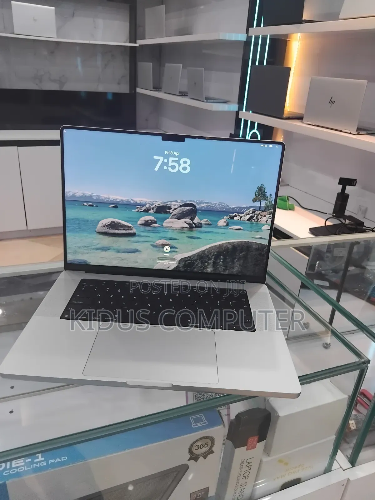 New Laptop Apple MacBook Pro 2020 M1 32GB Apple M1 SSD 1T