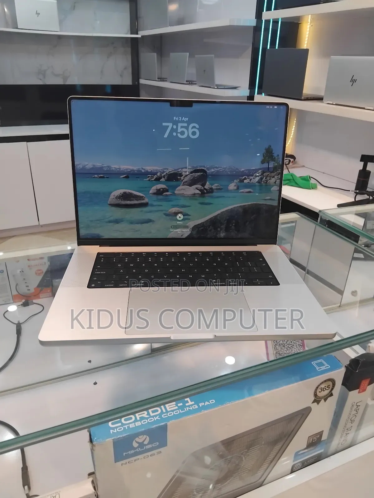 New Laptop Apple MacBook Pro 2020 M1 32GB Apple M1 SSD 1T