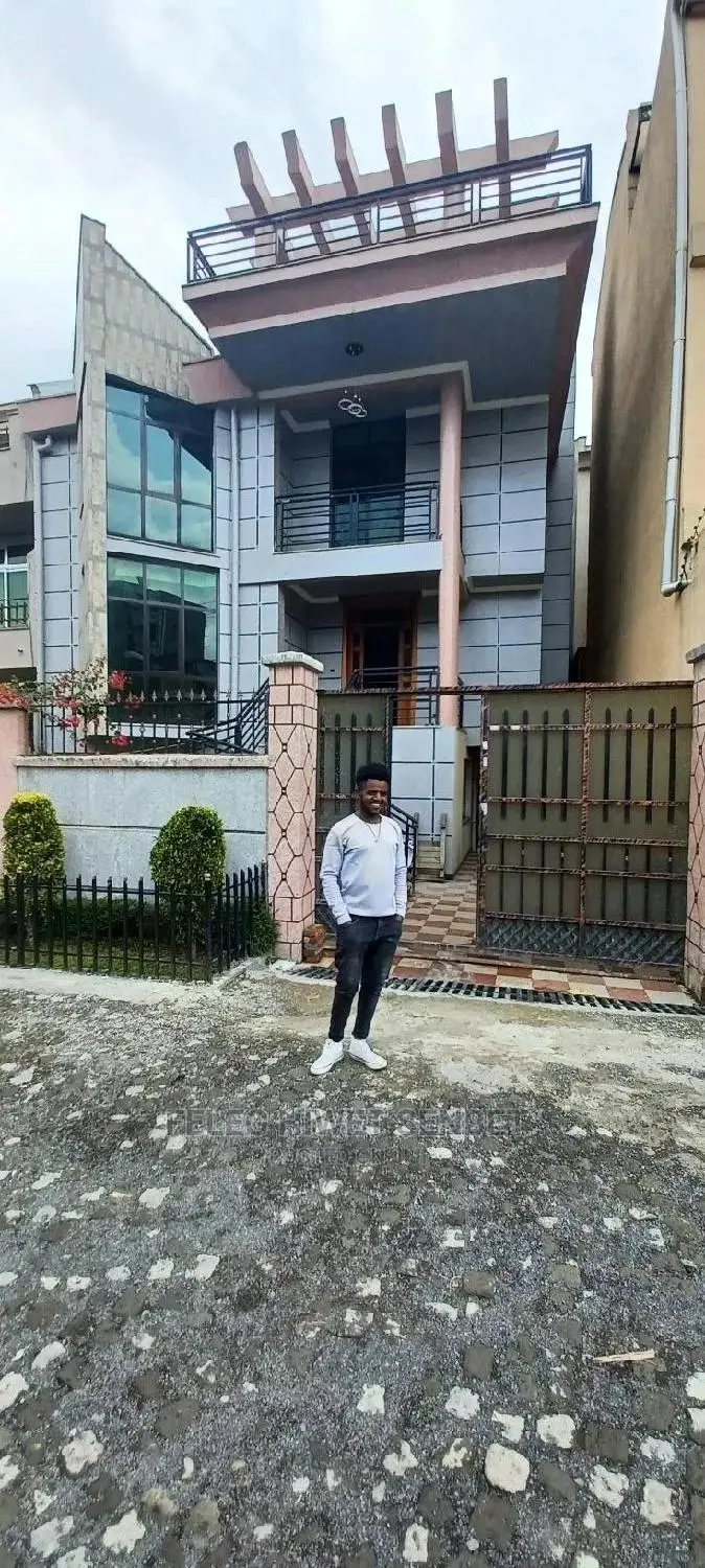 7bdrm House in አአ, Bole for sale