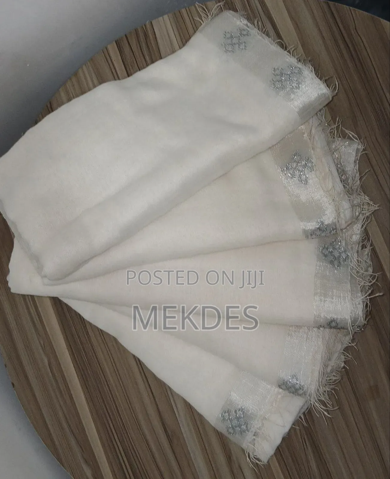 የመቁረቢያና የማስቀደሻ ነጭ ነጠላ