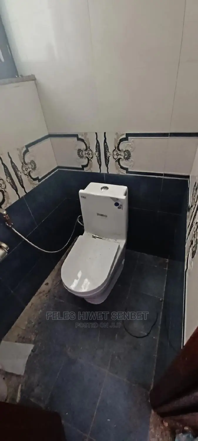 7bdrm House in አአ, Bole for sale