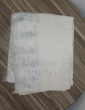 የመቁረቢያና የማስቀደሻ ነጭ ነጠላ