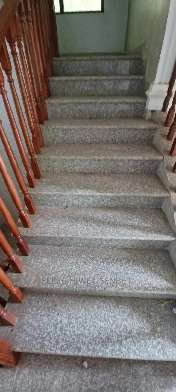 7bdrm House in አአ, Bole for sale