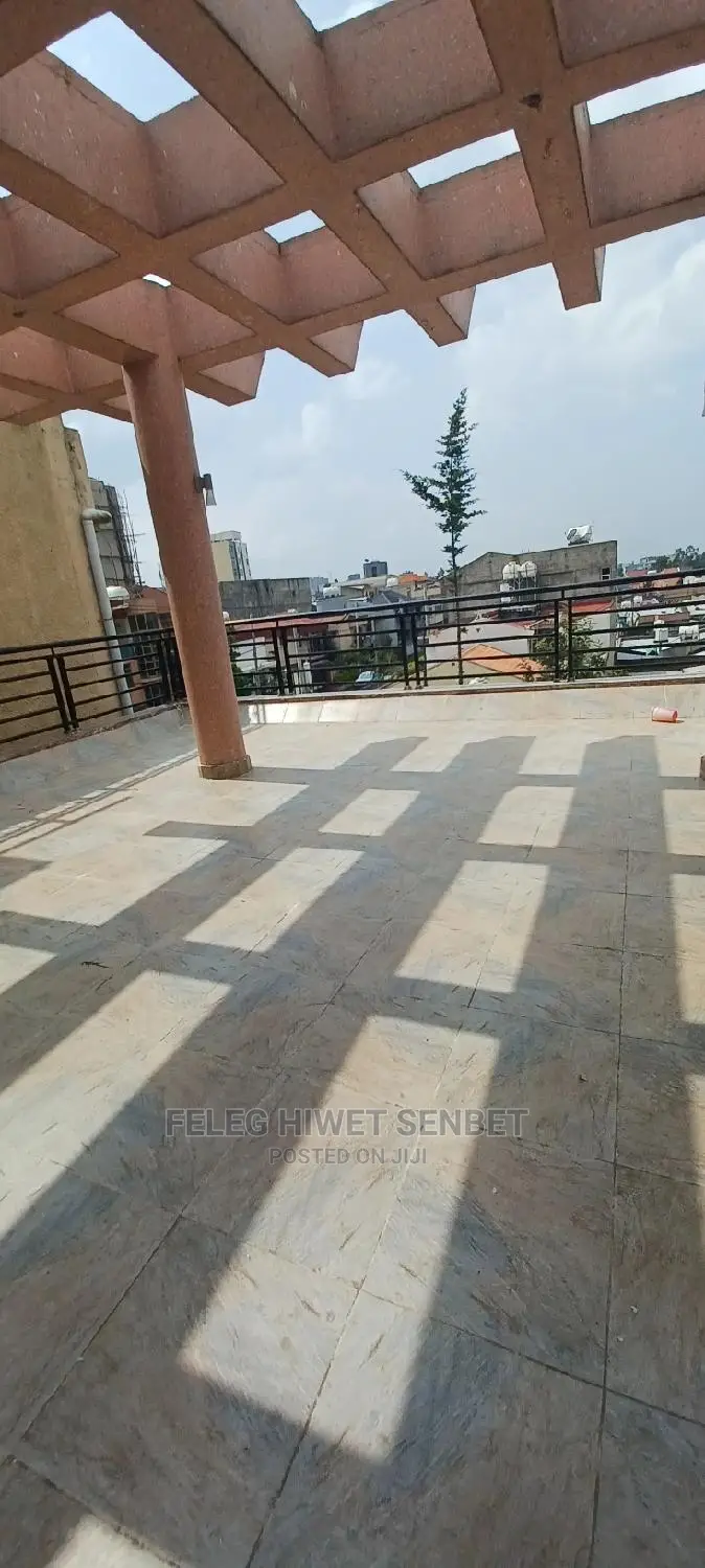 7bdrm House in አአ, Bole for sale