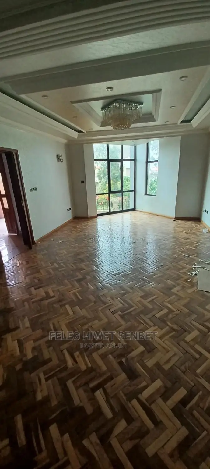 7bdrm House in አአ, Bole for sale