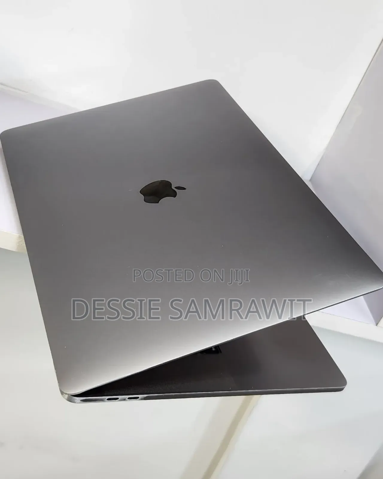New Laptop Apple MacBook Pro 2018 32GB Intel Core i9 SSD 512GB