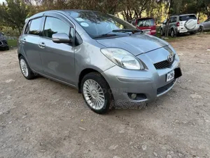 Toyota Yaris 2010 Silver