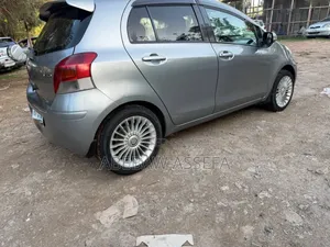 Toyota Yaris 2010 Silver