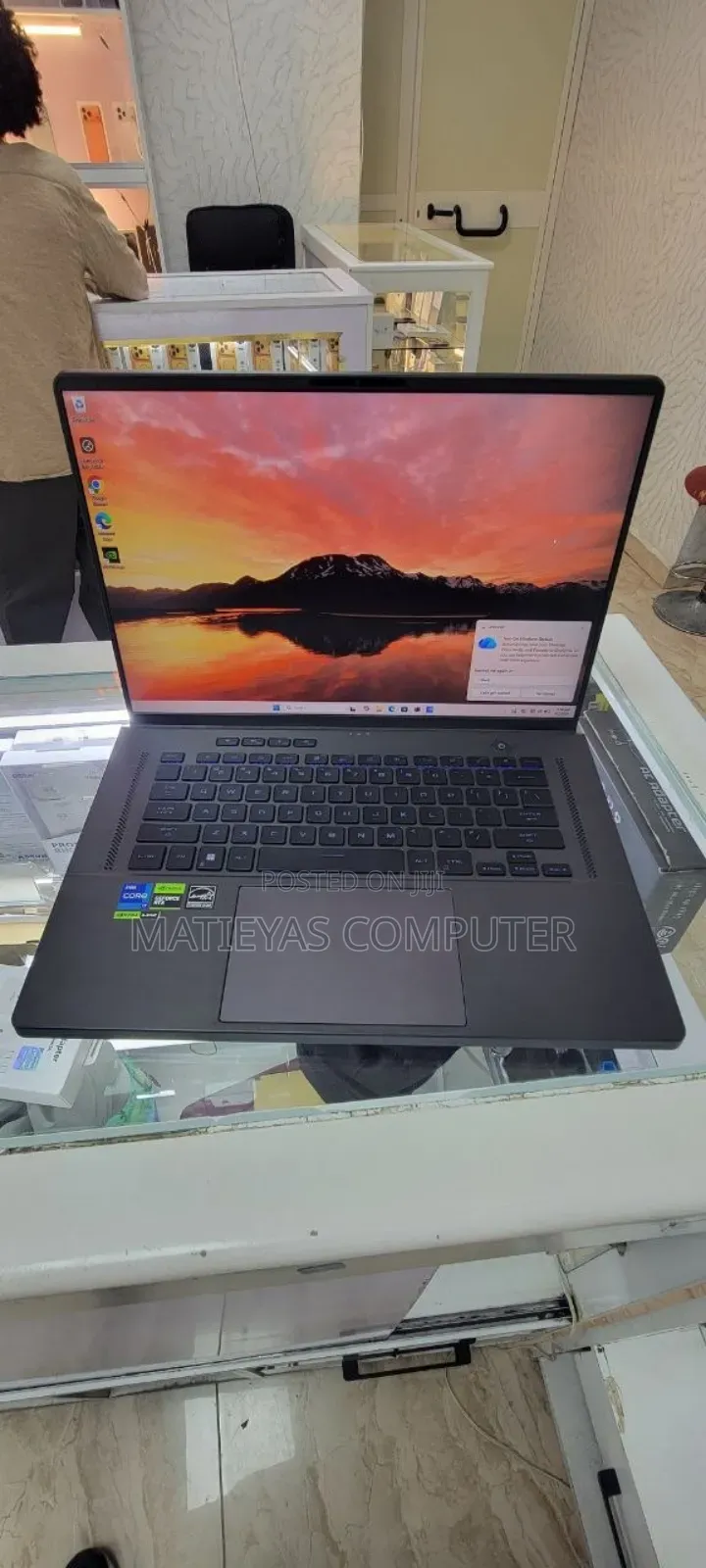New Laptop Asus ROG Zephyrus G16 16GB Intel Core i7 SSD 512GB