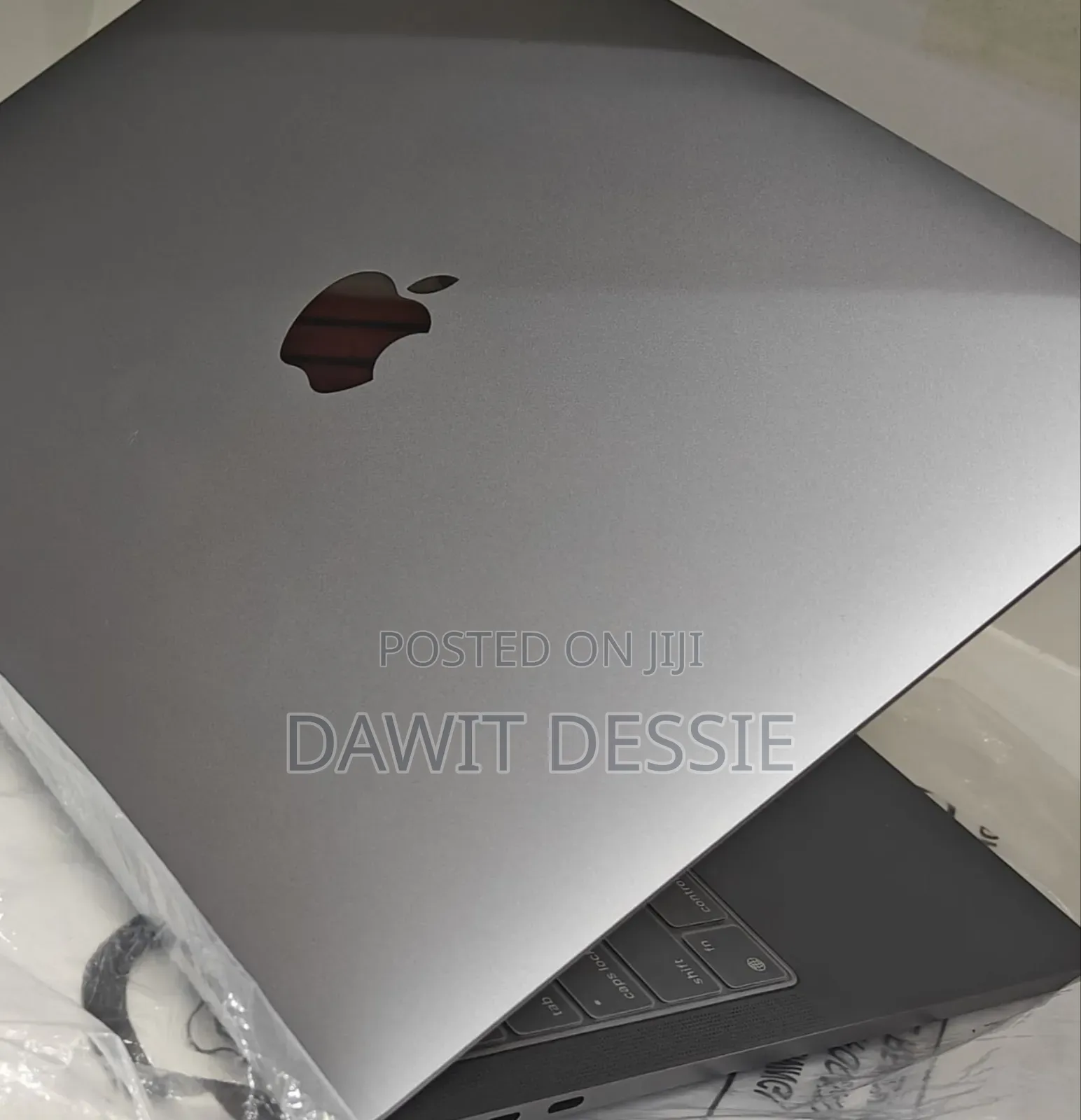 New Laptop Apple MacBook Pro M1 8GB Apple M1 SSD 256GB