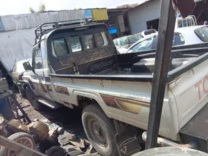 Toyota Land Cruiser 2016 White