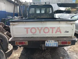 Toyota Land Cruiser 2016 White