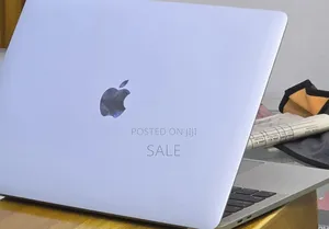 New Laptop Apple MacBook Pro 2019 8GB Intel Core i5 SSD 256GB