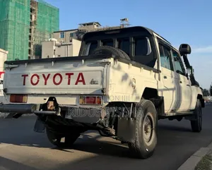 Toyota Land Cruiser 2014 White