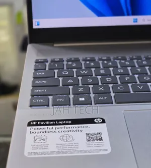 New Laptop HP Pavilion 15 8GB Intel Core Ultra 5 SSD 512GB