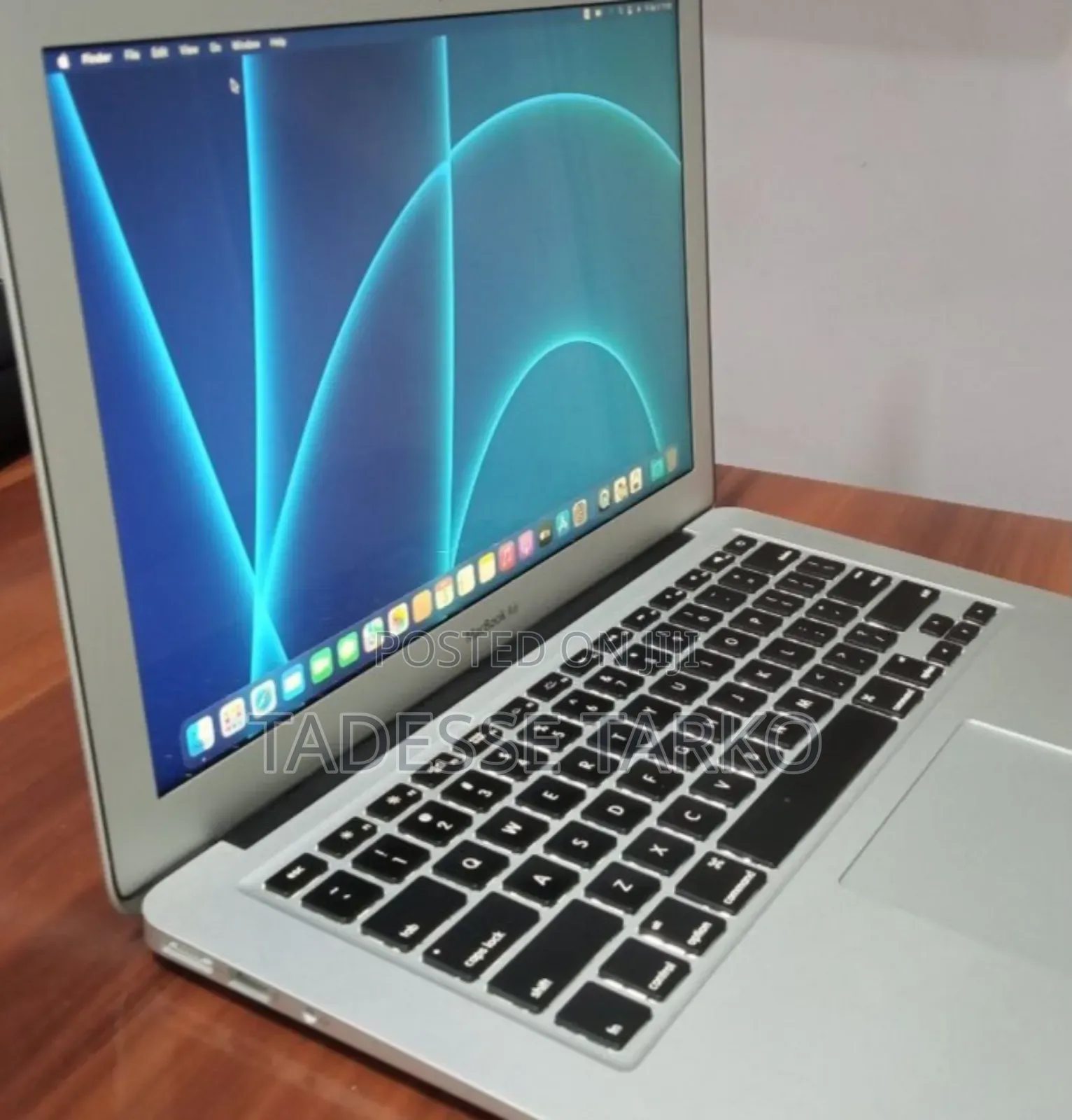 New Laptop Apple MacBook 2015 8GB Intel Core i5 SSD 256GB