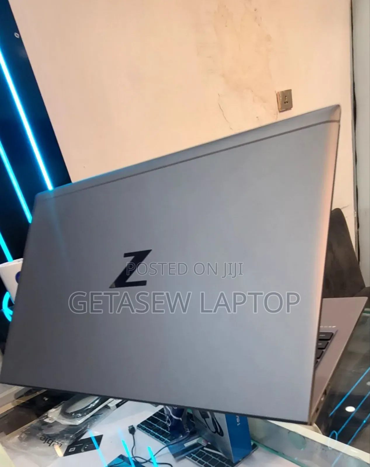 New Laptop HP ZBook Firefly G8 16GB Intel Core i7 SSD 512GB
