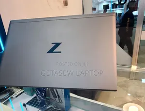 New Laptop HP ZBook Firefly G8 16GB Intel Core i7 SSD 512GB