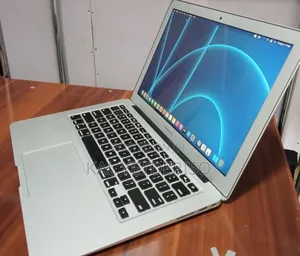 New Laptop Apple MacBook Pro M1 8GB Intel Core i5 SSD 128GB