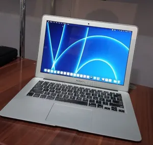 New Laptop Apple MacBook 2015 8GB Intel Core i5 SSD 128GB