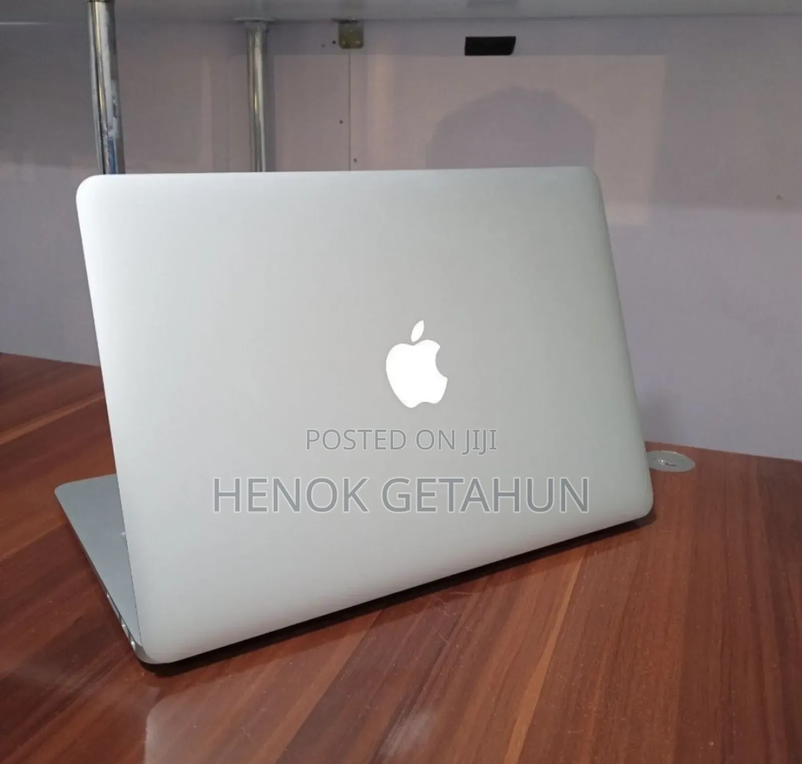 New Laptop Apple MacBook 8GB Intel Core i5 SSD 128GB