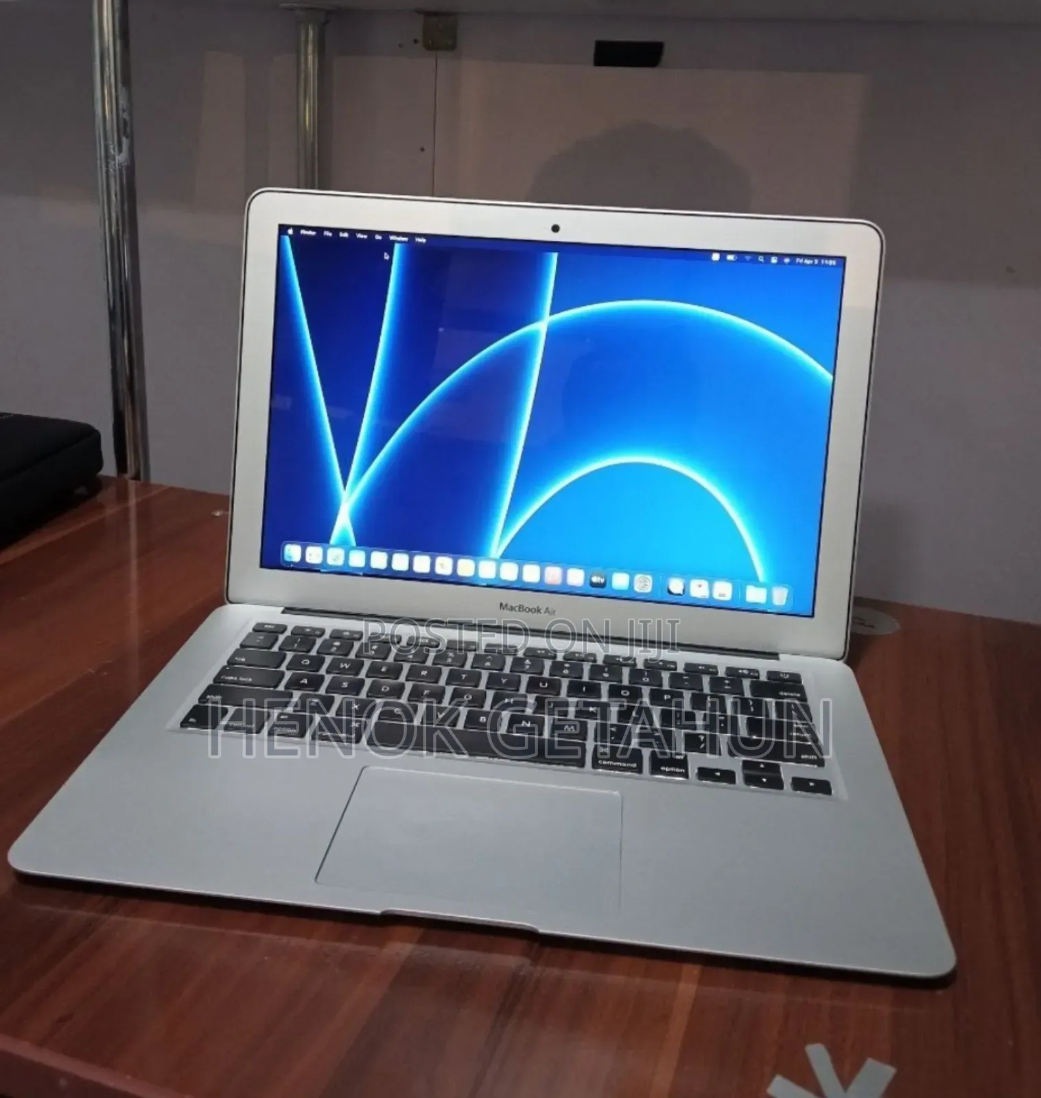 New Laptop Apple MacBook 8GB Intel Core i5 SSD 128GB