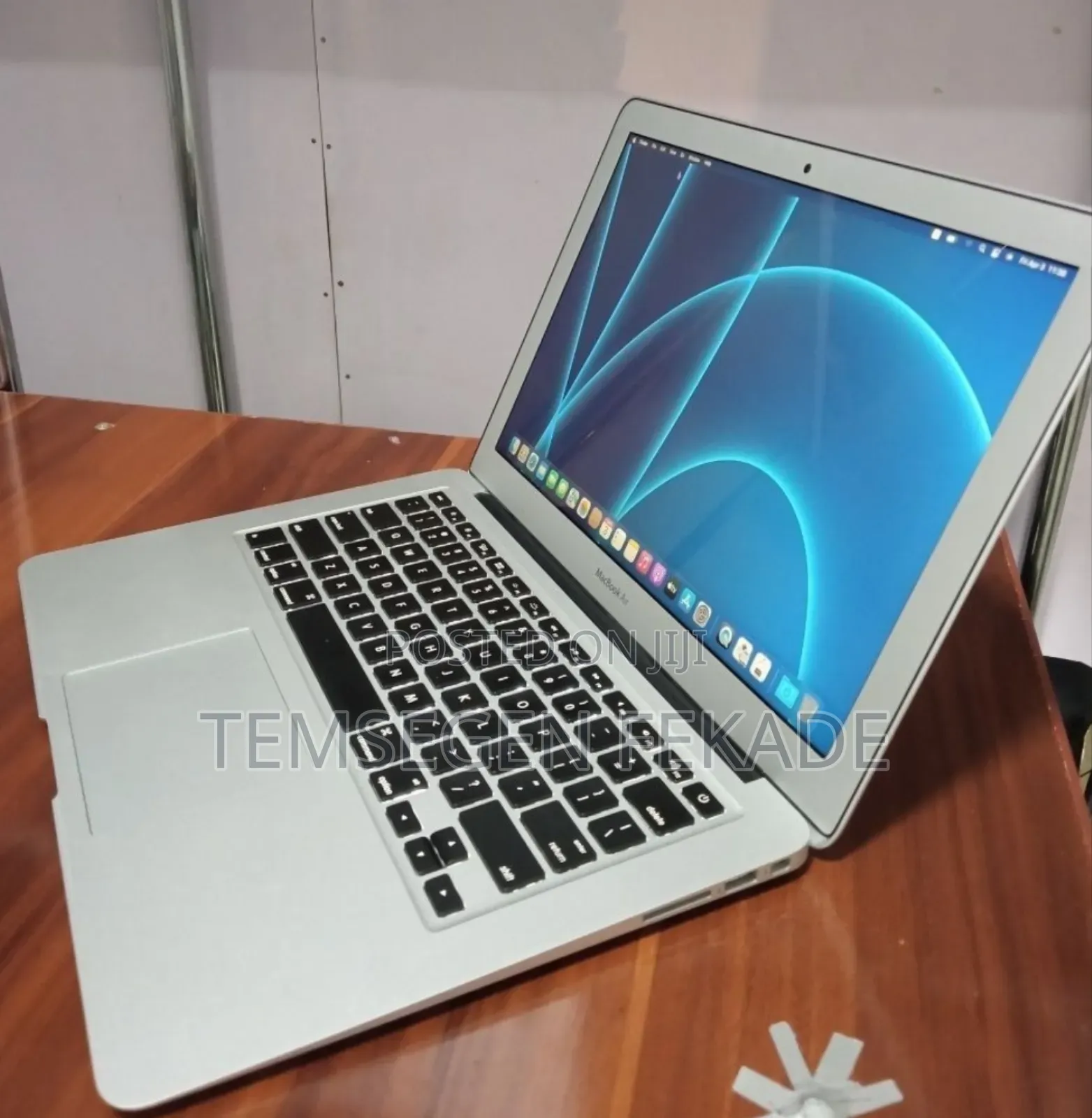 New Laptop Apple MacBook 2015 8GB Intel Core i5 SSD 128GB