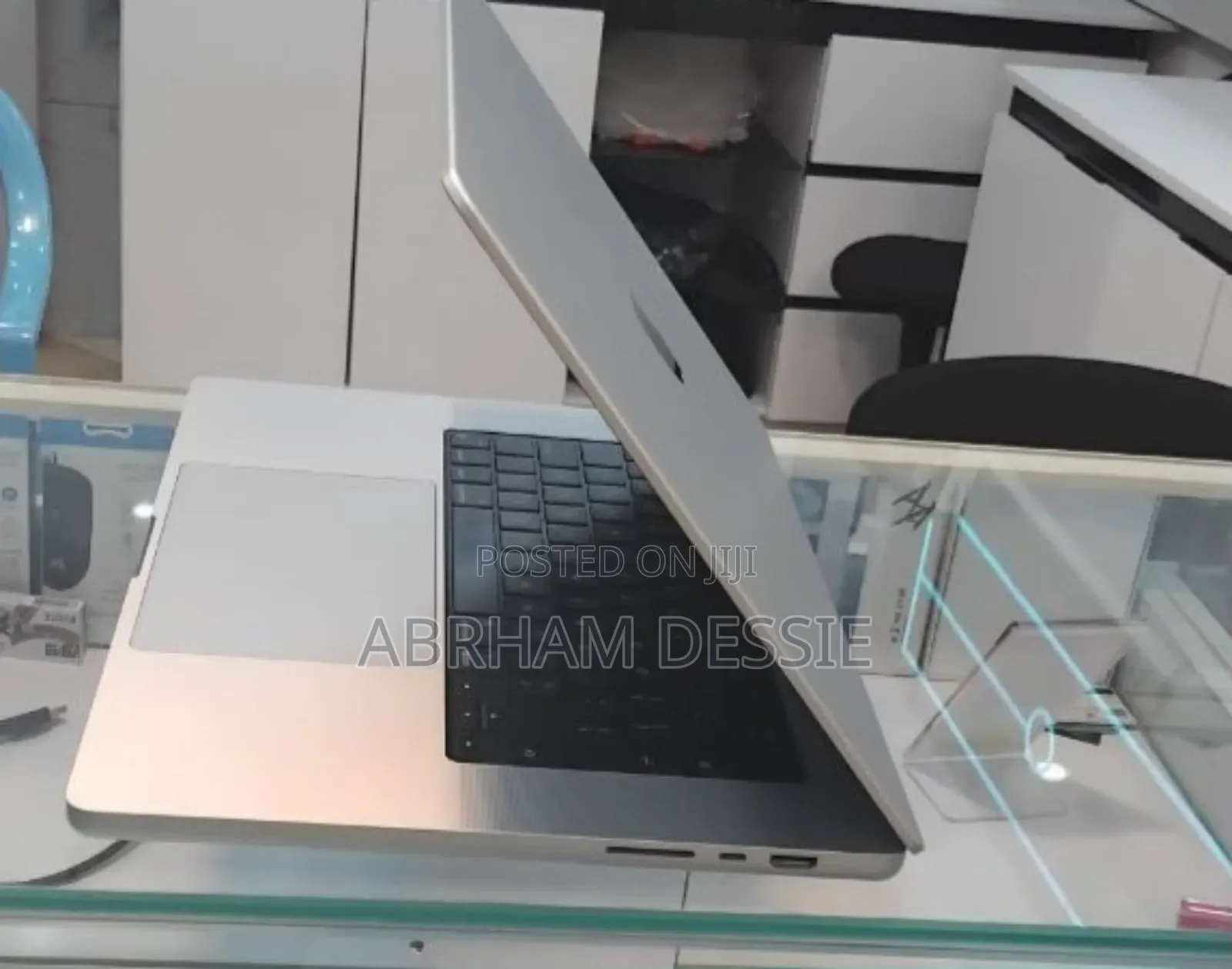 New Laptop Apple MacBook Pro M1 32GB Apple M1 Max SSD 1T