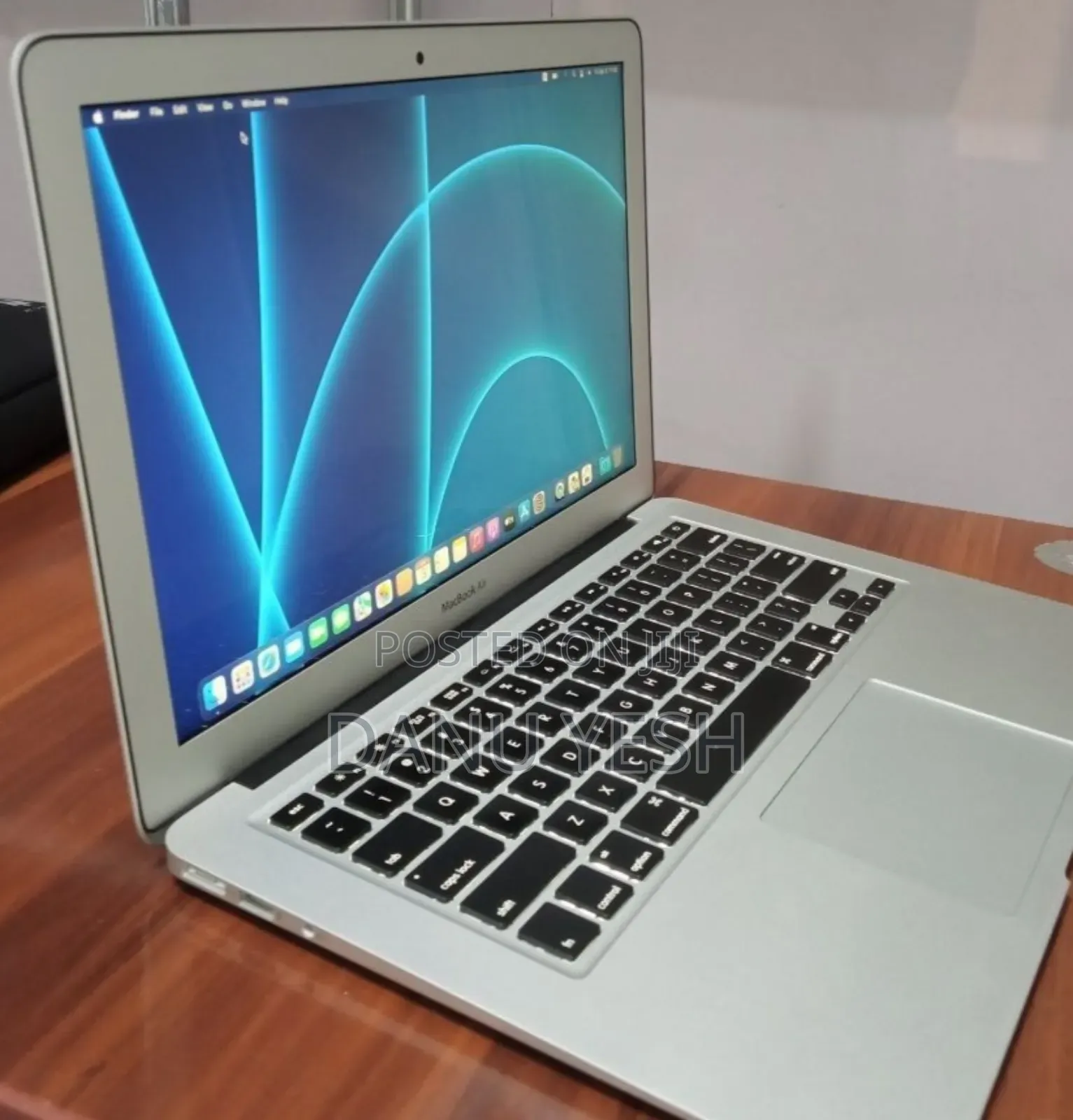 New Laptop Apple MacBook 2015 8GB Intel Core i5 SSD 128GB